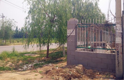 記者前往現(xiàn)場采訪時(shí)，落地電纜仍未修正